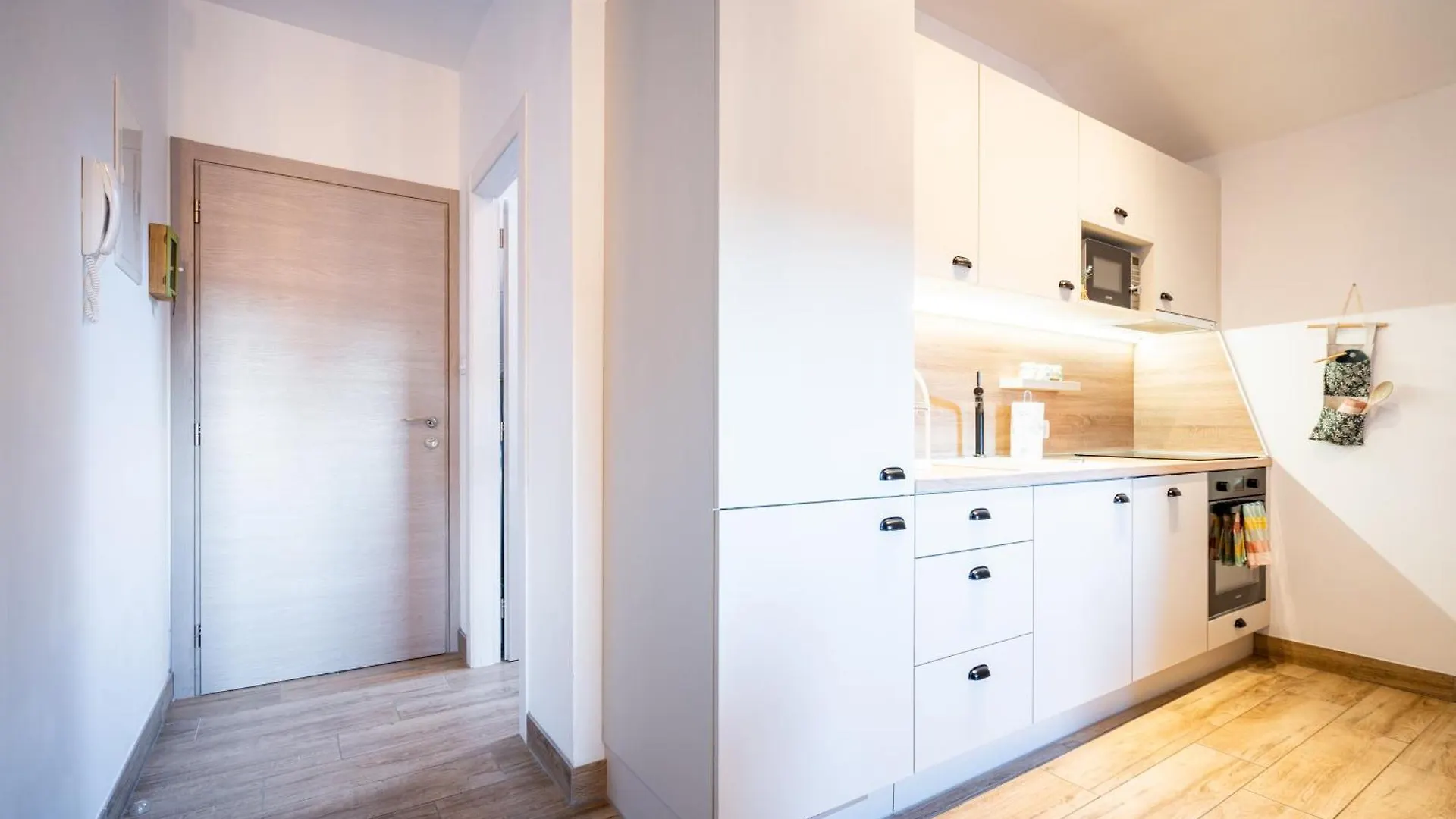 Unique City Center Apartments Gran Fenice With Free Garage Parking And Roof Terrace In One Of The Apartments 0*, Rijeka